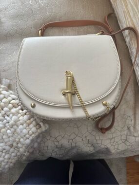 Cream Saddle Crossbody with Gold Horn Chain Accent